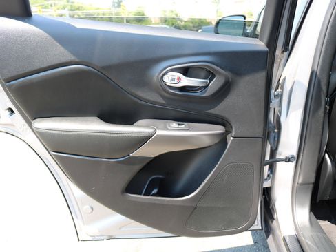 Used 2020 Jeep Cherokee Limited image 37