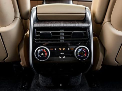 Used 2025 Land Rover Range Rover SE AWD/4WD image 25