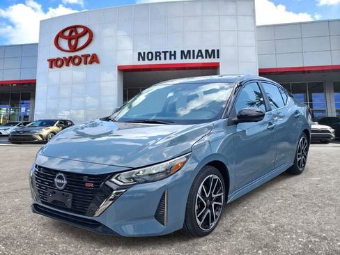 Used 2025 Nissan Sentra SR w/ SR Premium Package image 2