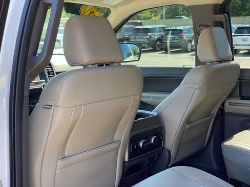 Used 2021 Ford Expedition XLT AWD/4WD image 25