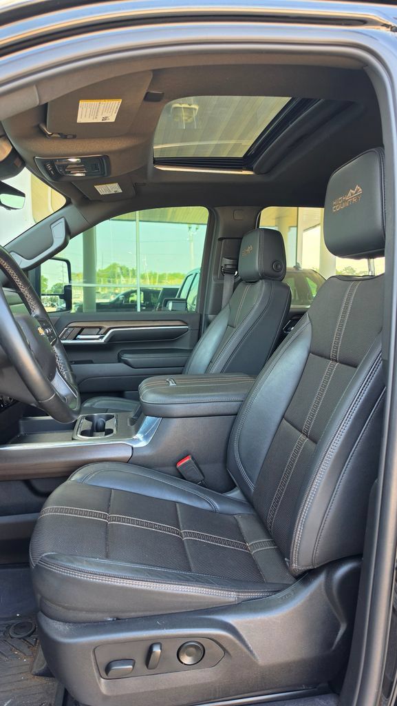 Used 2024 Chevrolet Silverado 2500 High Country w/ High Country Premium Package AWD/4WD image 8