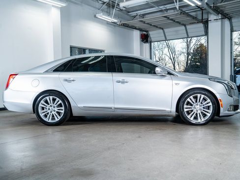 Used 2018 Cadillac XTS Luxury image 5