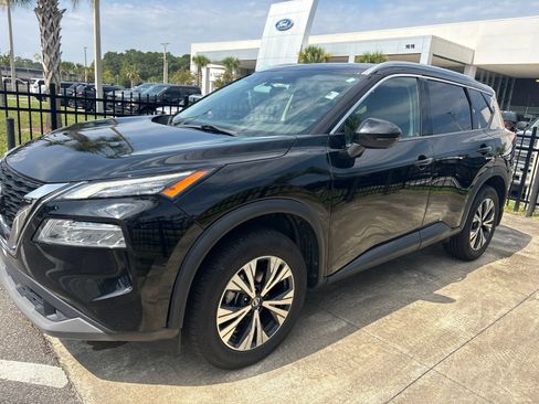 Used 2021 Nissan Rogue SV w/ Premium Package FWD image 2