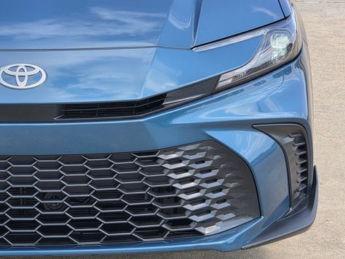 Used 2025 Toyota Camry SE FWD image 4