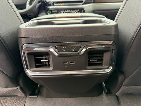 Used 2024 Chevrolet Silverado 2500 High Country w/ Technology Package image 19