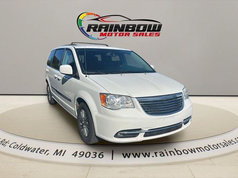 Used 2016 Chrysler Town & Country Touring w/ Driver Convenience Group FWD image 3