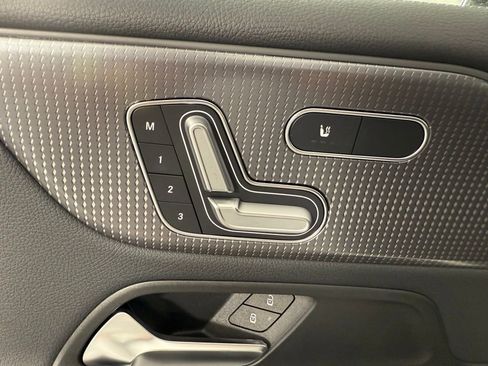 Used 2023 Mercedes-Benz EQB 300 4MATIC image 15