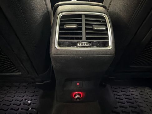 Used 2018 Audi Q3 2.0T Premium Plus w/ Premium Plus Package AWD/4WD image 21