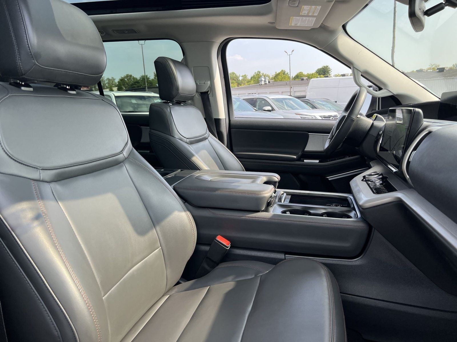 Used 2025 Ford Expedition Max Active AWD/4WD image 28