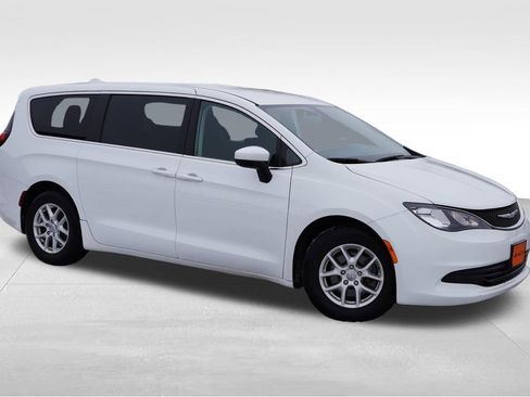 Certified 2017 Chrysler Pacifica LX image 2