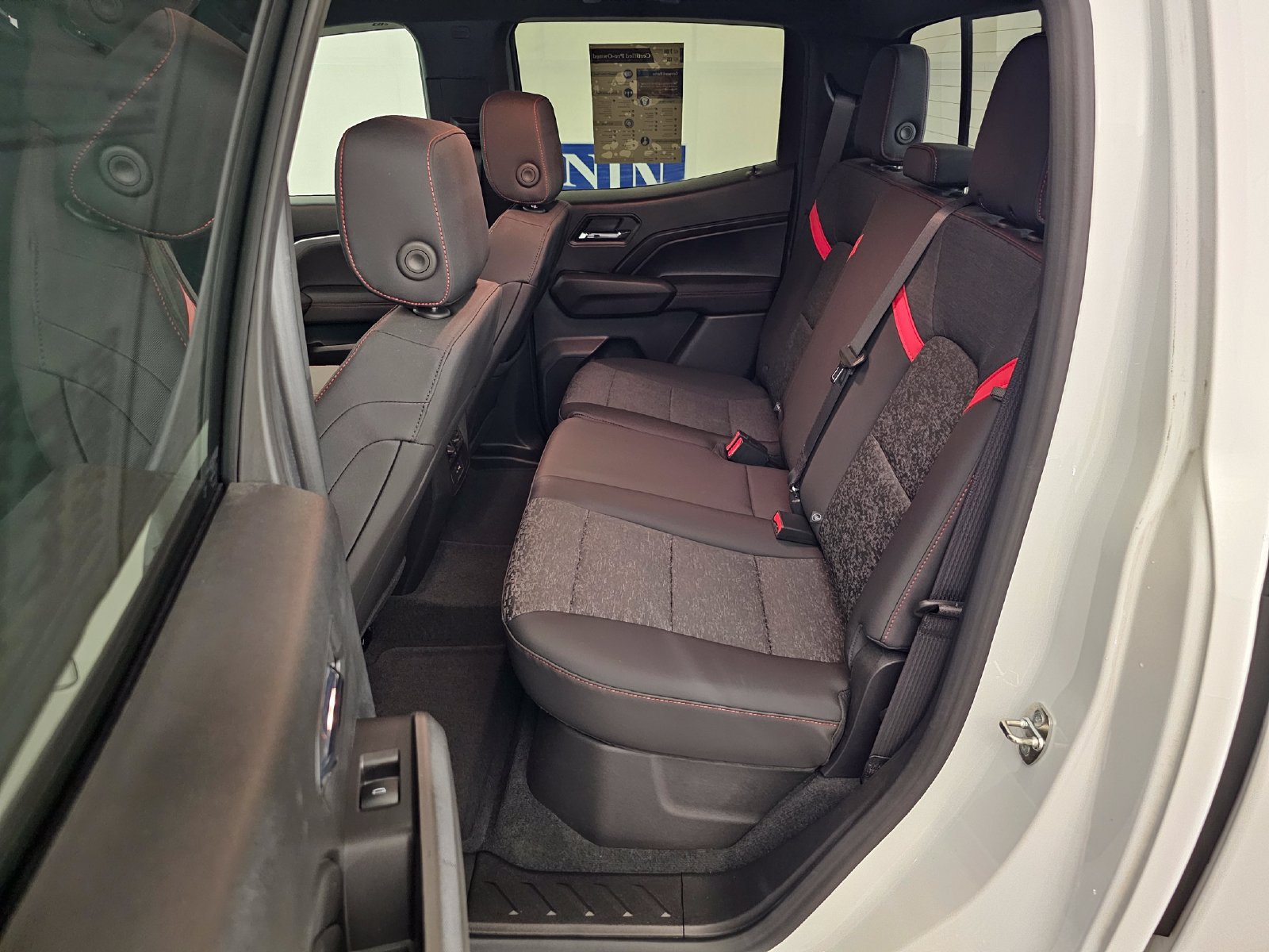 Used 2023 Chevrolet Colorado Z71 w/ Z71 Convenience Package 2 AWD/4WD image 22
