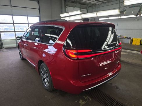 Used 2024 Chrysler Pacifica Pinnacle FWD image 6