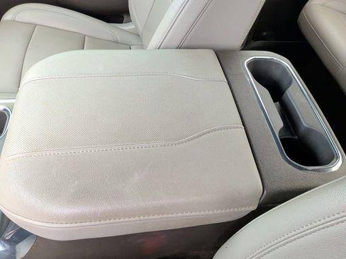 Used 2023 GMC Sierra 1500 SLT image 32