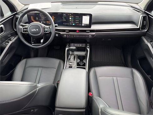 Used 2025 Kia Sorento S w/ Panoramic Sunroof Package image 9