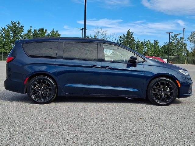 Used 2025 Chrysler Pacifica Limited FWD image 9