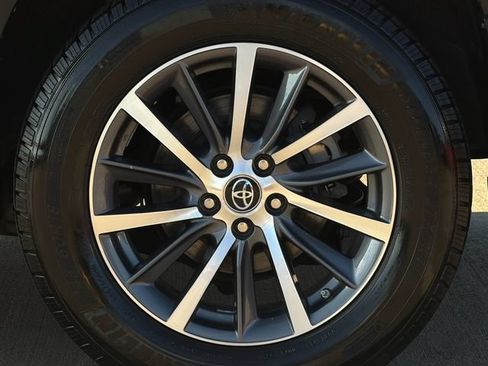 Used 2017 Toyota Highlander XLE FWD image 32