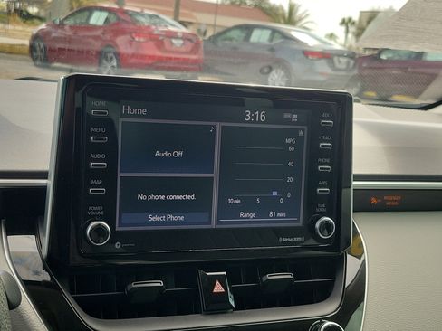 Used 2021 Toyota Corolla LE image 18