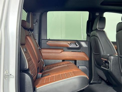 Used 2024 GMC Sierra 3500 Denali Ultimate image 12