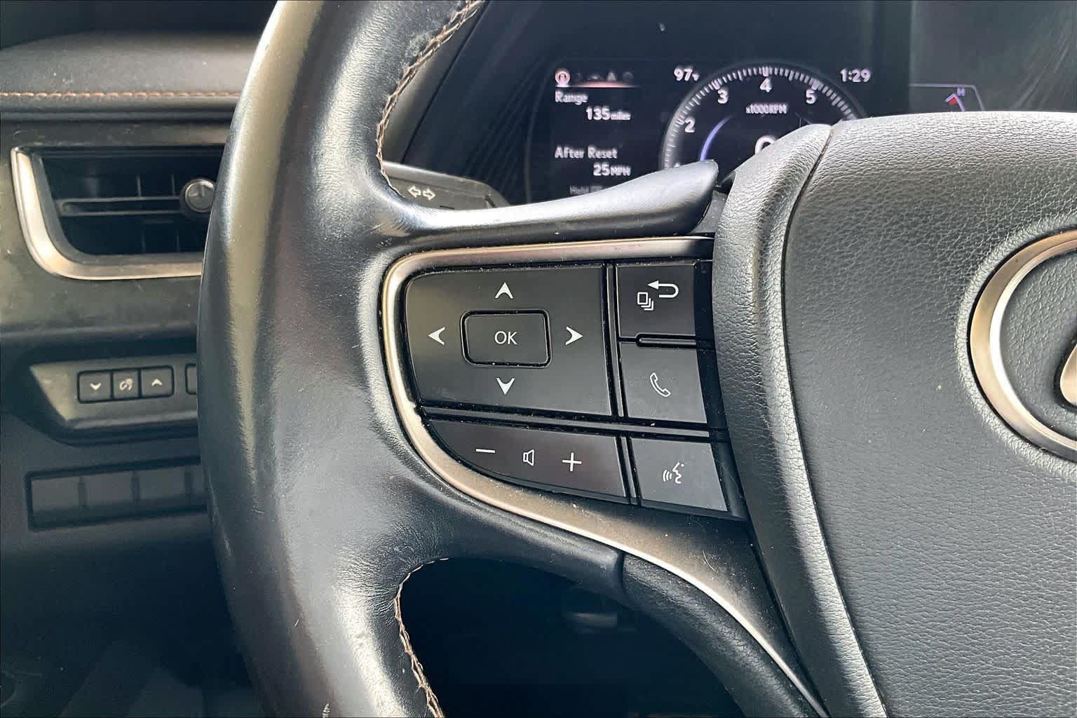 Used 2019 Lexus UX 200 FWD image 21