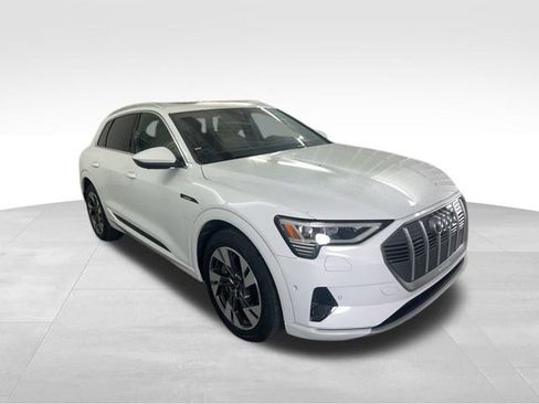 Used 2021 Audi e-tron Premium Plus w/ Premium Plus Package image 5
