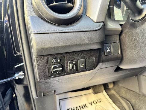 Used 2017 Toyota RAV4 LE AWD/4WD image 29