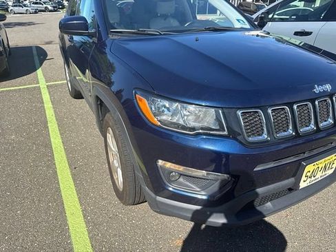 Used 2018 Jeep Compass Latitude w/ Popular Equipment Group AWD/4WD image 3