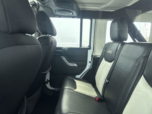 Used 2013 Jeep Wrangler Unlimited Sahara w/ Connectivity Group image 18