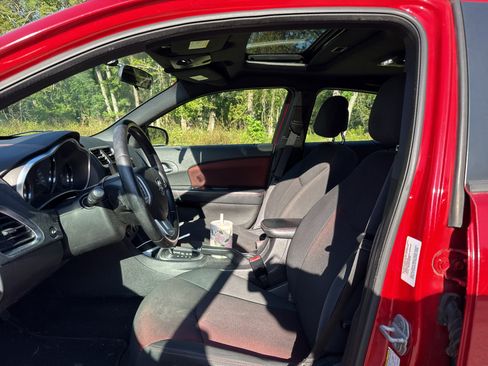 Used 2012 Dodge Avenger SXT Plus FWD image 10