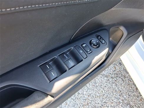 Used 2019 Honda Civic EX image 10