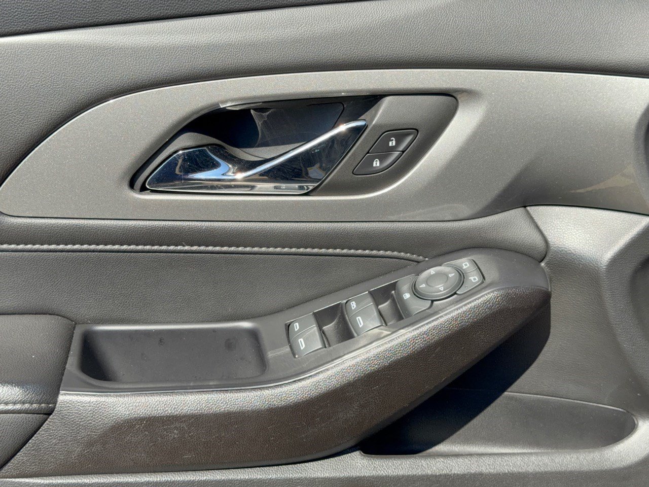 Used 2023 Chevrolet Traverse LT FWD image 15