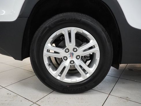 Used 2024 GMC Terrain SLE FWD image 27