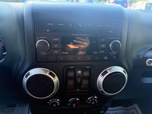 Used 2012 Jeep Wrangler Unlimited Sahara w/ Connectivity Group AWD/4WD image 11