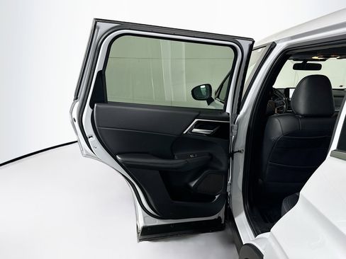 Used 2024 Mitsubishi Outlander SE image 26