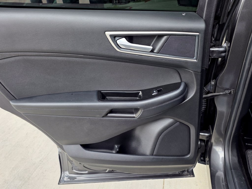Used 2018 Ford Edge SEL FWD image 20