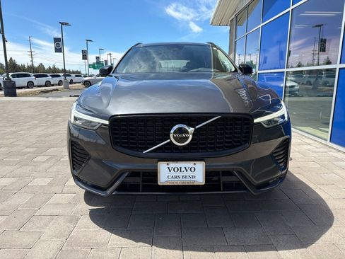 Used 2024 Volvo XC60 B5 Core w/ Protection Package Premier AWD/4WD image 3
