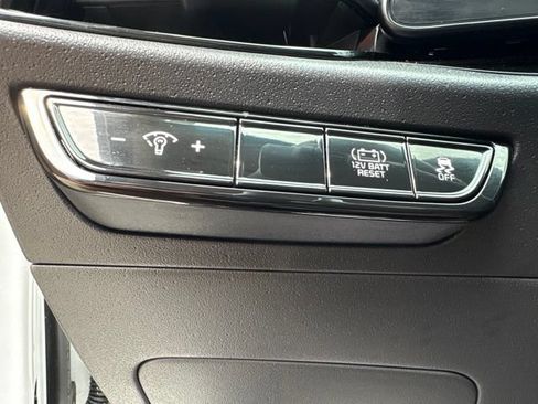 Used 2024 Kia Niro EX Touring FWD image 27