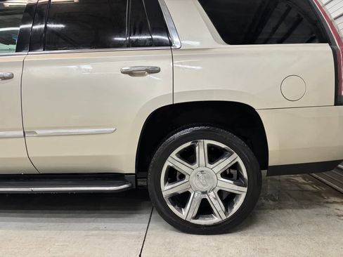 Used 2016 Cadillac Escalade Luxury AWD/4WD image 6