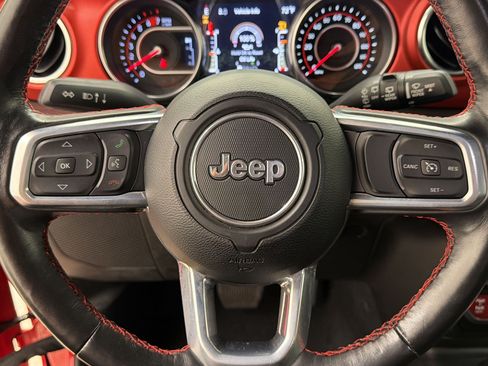 Used 2021 Jeep Wrangler Unlimited Rubicon w/ Cold Weather Group AWD/4WD image 11