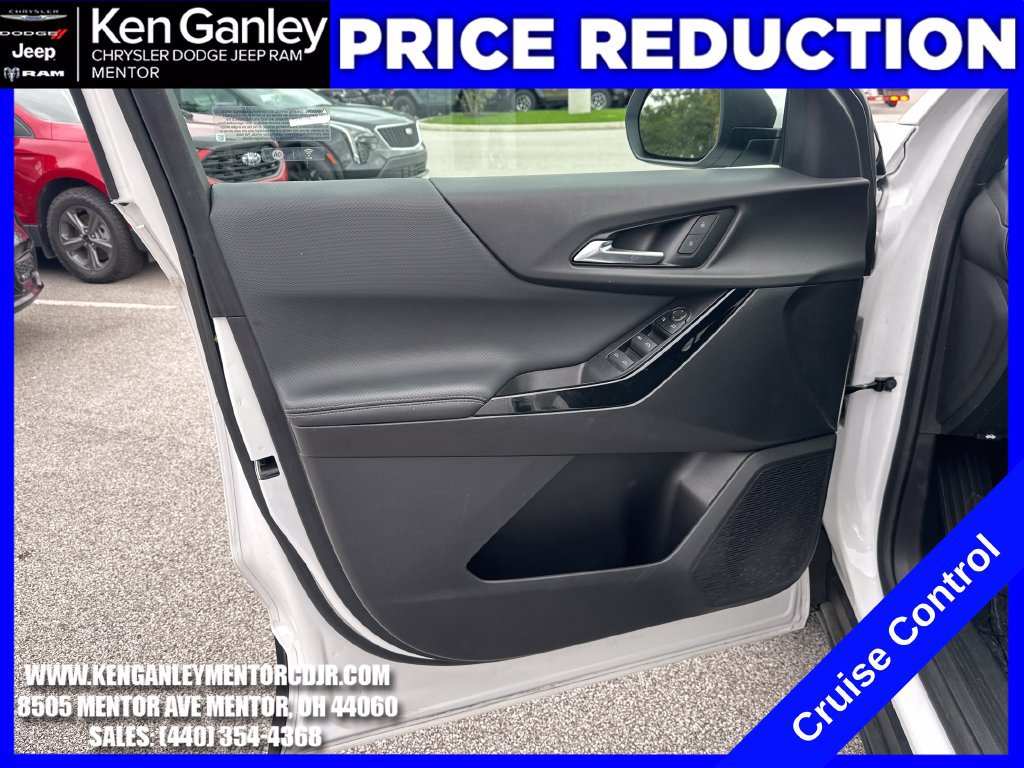 Used 2025 Chevrolet Equinox LT FWD image 11