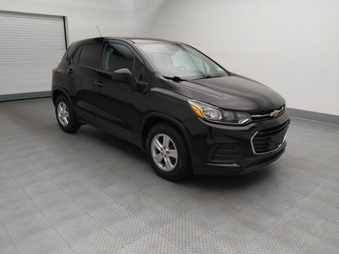 Used 2020 Chevrolet Trax LS w/ Tint and Cruise Package FWD image 13
