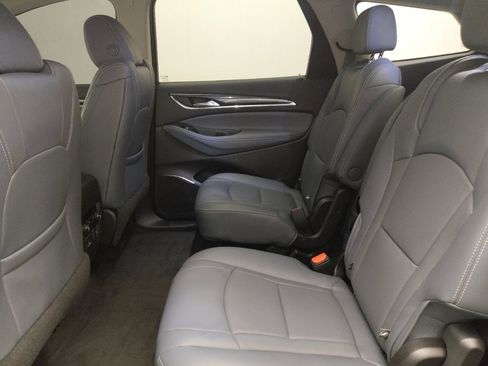 Used 2019 Buick Enclave Essence image 18
