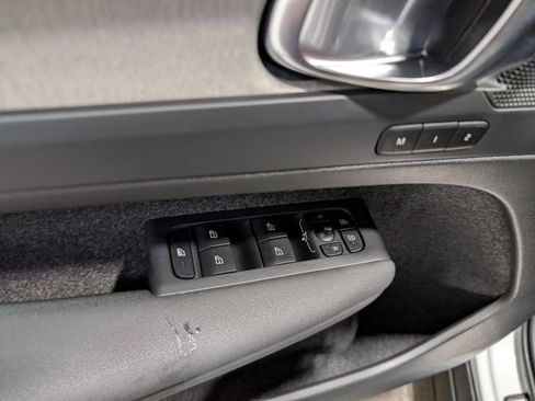 Used 2025 Volvo XC40 B5 Plus image 14