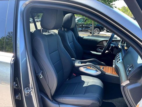 Used 2025 Mercedes-Benz GLS 450 4MATIC image 8