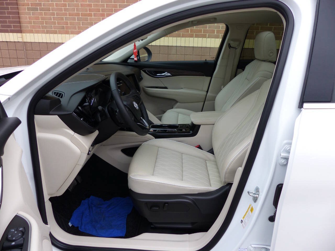 Used 2023 Buick Envision Avenir AWD/4WD image 23