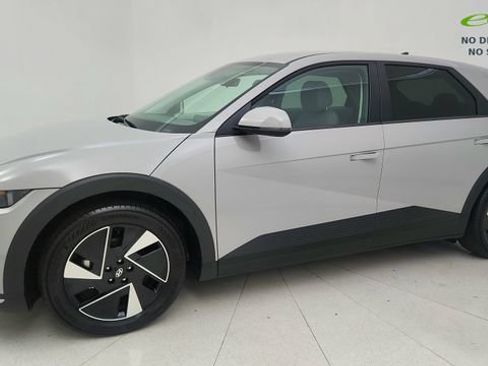 Used 2025 Hyundai Ioniq 5 SE RWD image 3