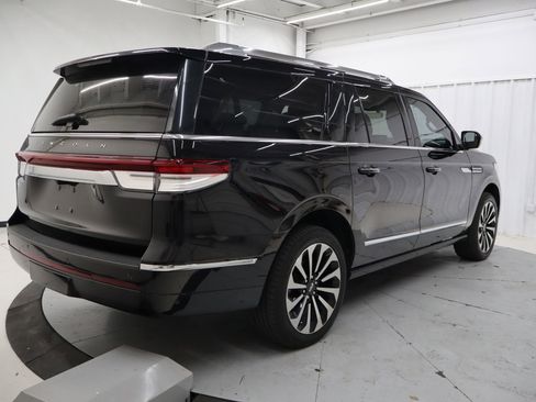 Used 2023 Lincoln Navigator L Reserve image 2