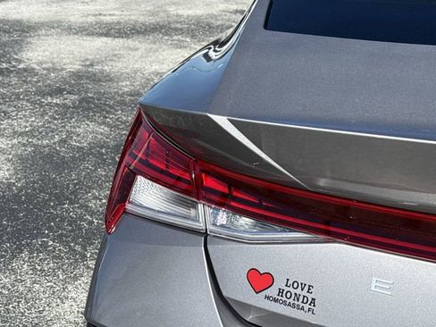 Used 2024 Hyundai Elantra Limited image 14