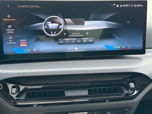 New 2026 BMW 330i Sedan w/ M Sport Package RWD image 35