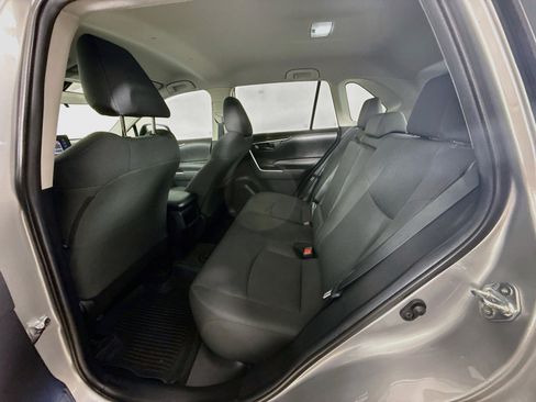 Used 2021 Toyota RAV4 LE FWD image 27