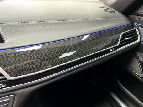 Used 2019 BMW 750i xDrive w/ M Sport Package image 25